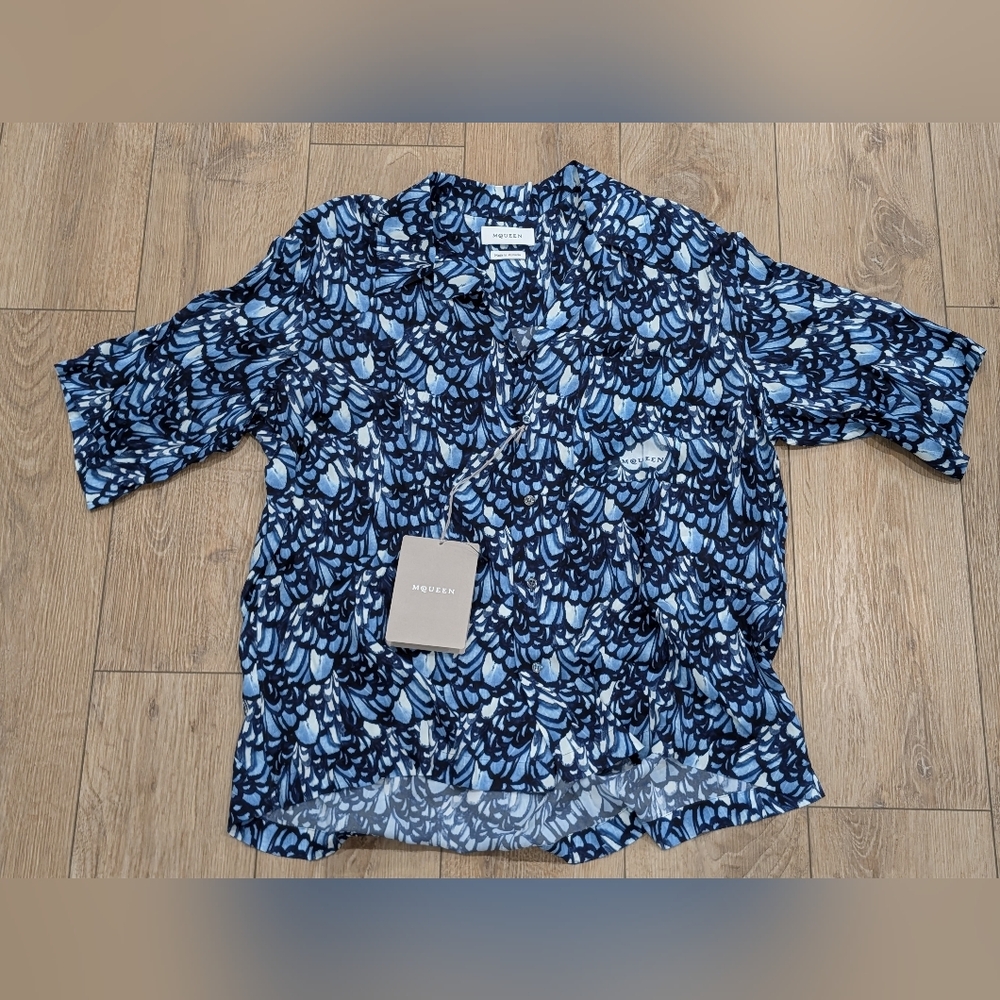 $840 Mens Alexander McQueen Feather Print Boxy SS Button Up Camp Shirt Blue 16.5